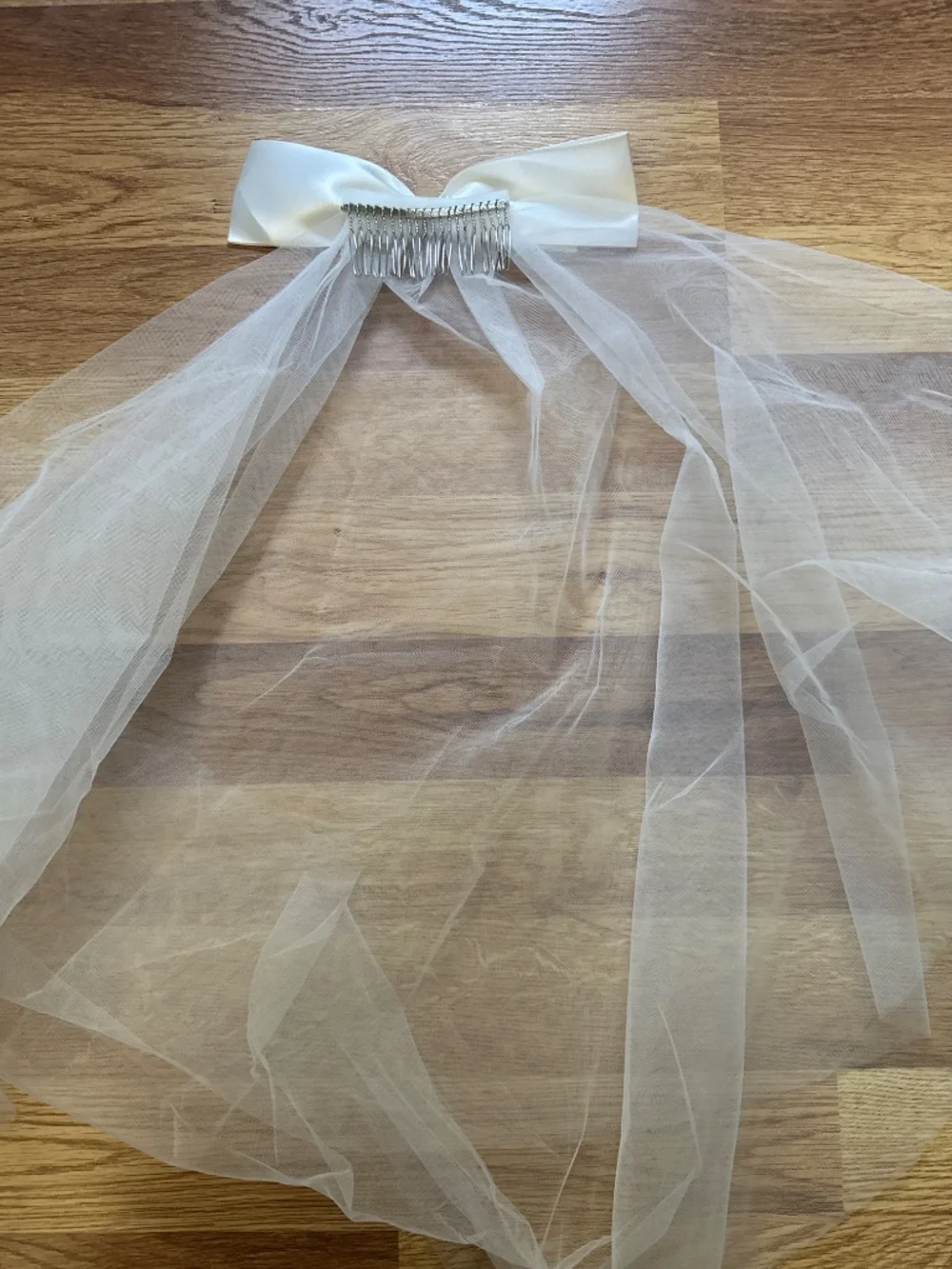 Girls veil with a bow